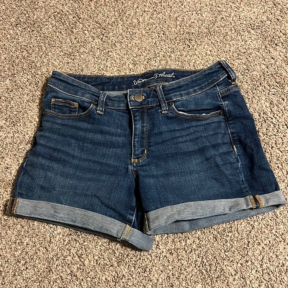 Size 4/27 universal thread Jean shorts